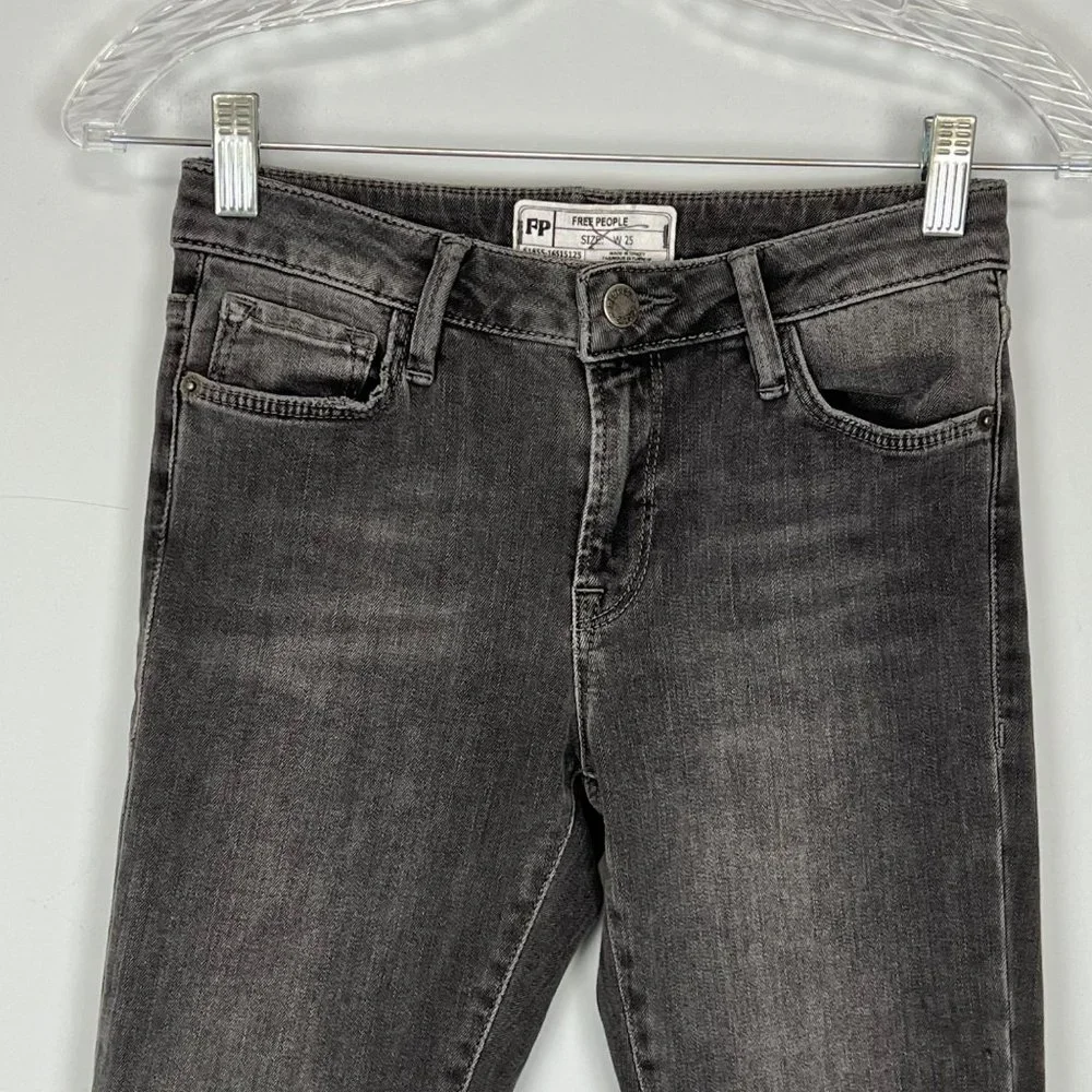 Free People Womens Black Skinny Jeans Raw Hem Mid Rise Cropped size 25